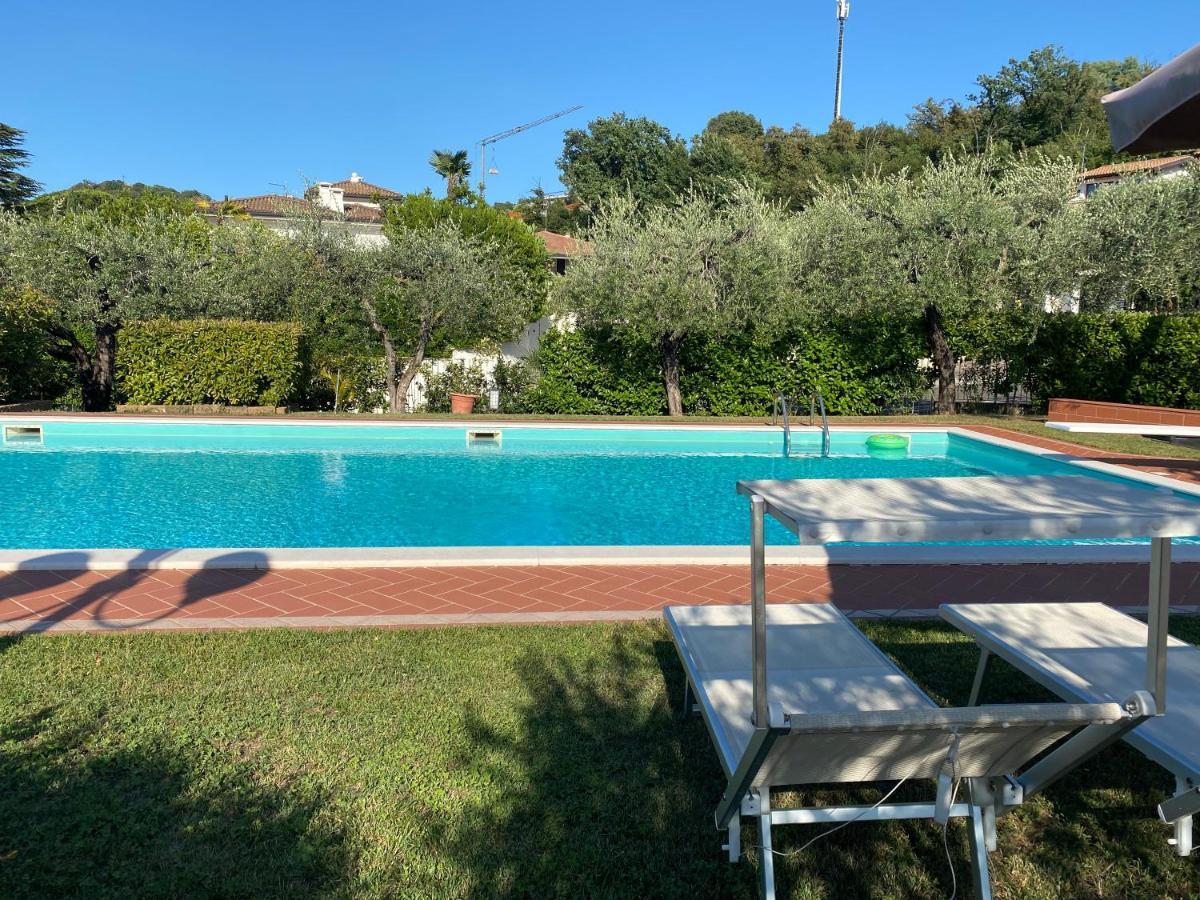 Flowers & Garden Apartment Con Vista Lago Manerba del Garda Exterior foto