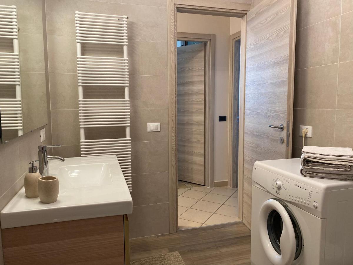 Flowers & Garden Apartment Con Vista Lago Manerba del Garda Exterior foto