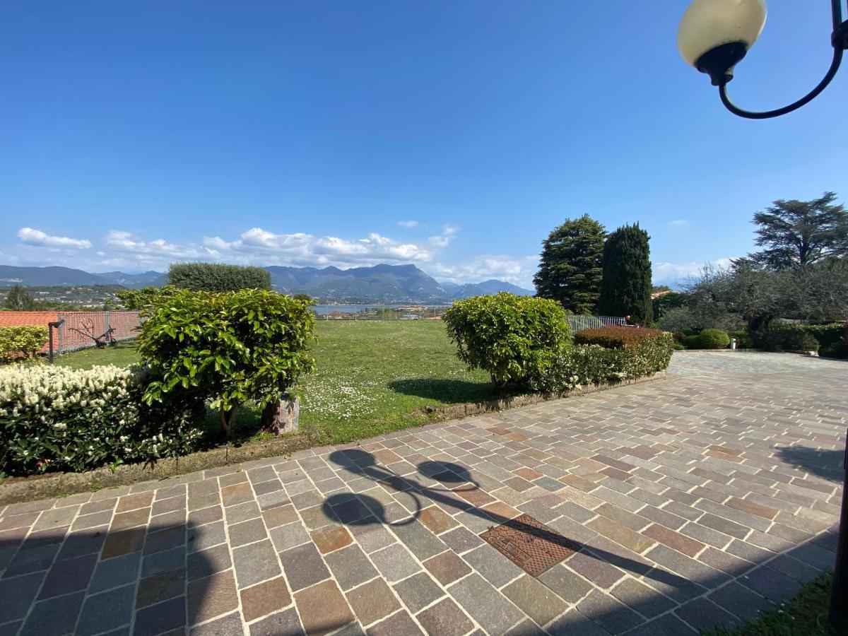 Flowers & Garden Apartment Con Vista Lago Manerba del Garda Exterior foto